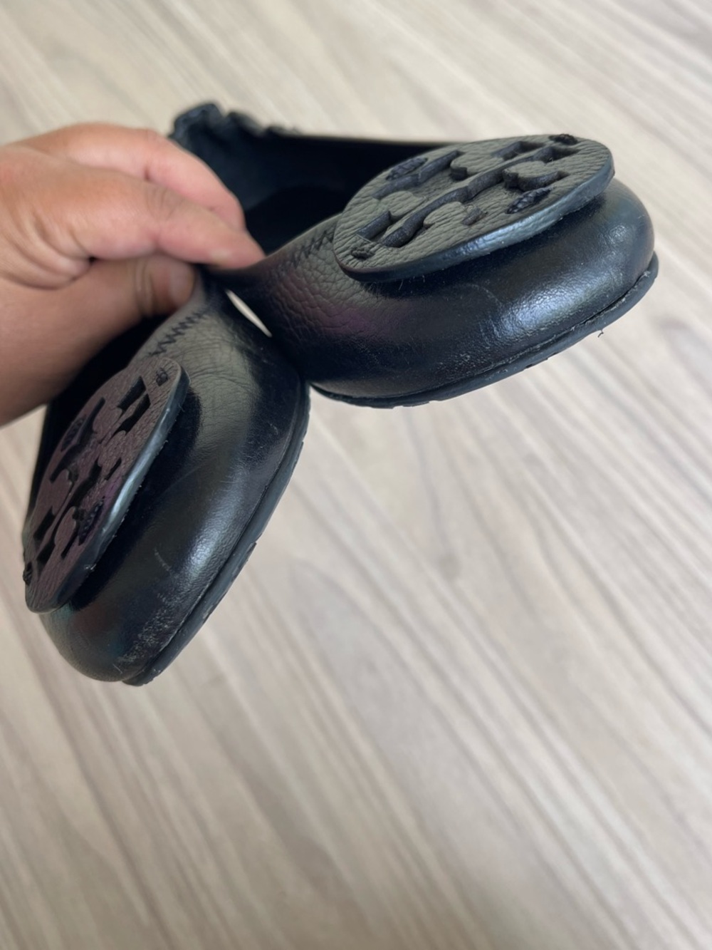 Tory Burch Black Pebbled Leather Logo Ballet Flats - Picture 5 of 11